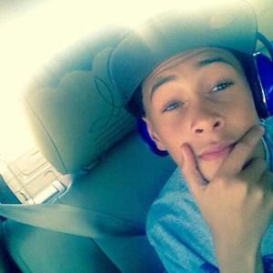 Meet your Posher, Ray